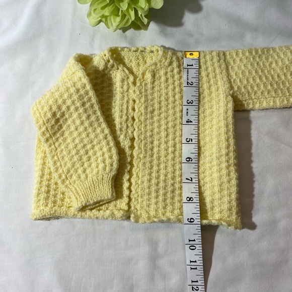 Vintage Yellow Baby Sweater 0-6 Months EUC No Picks Boy or Girl - Picture 4 of 4